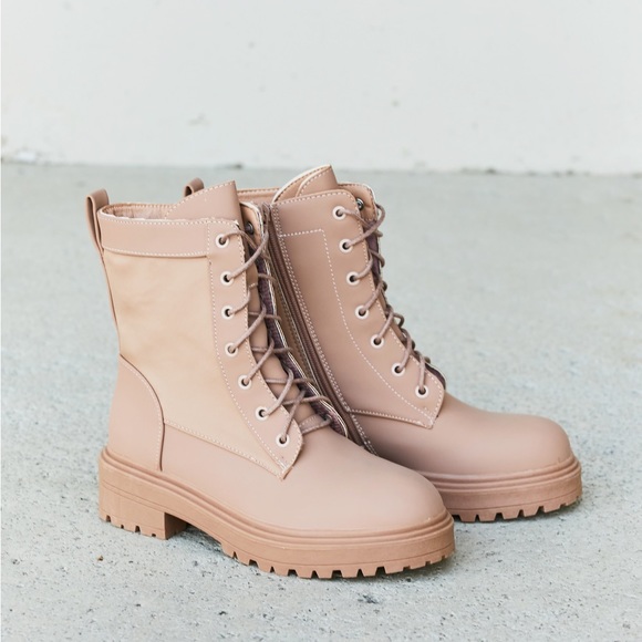 Grunge Lace Up Round Toe Boots - Picture 3 of 9